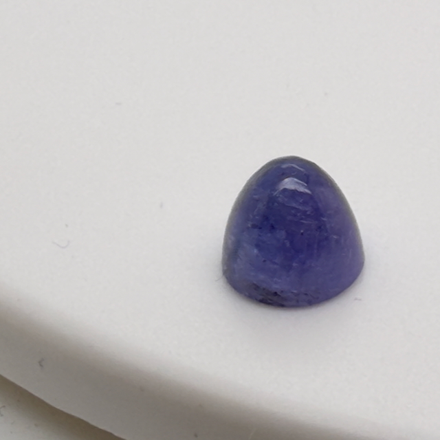Tansanit Cabochon Kegel Dome cut