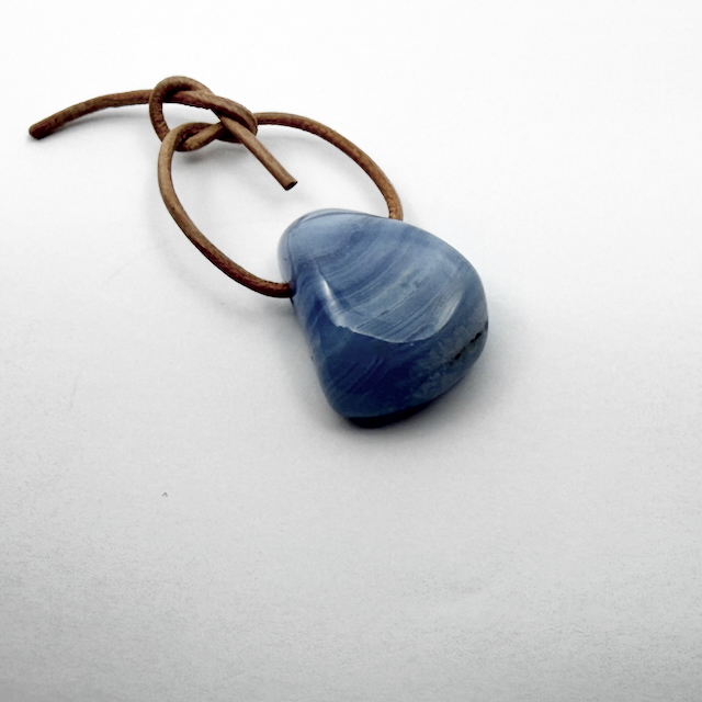 Chalcedon Trommelstein Anhänger
