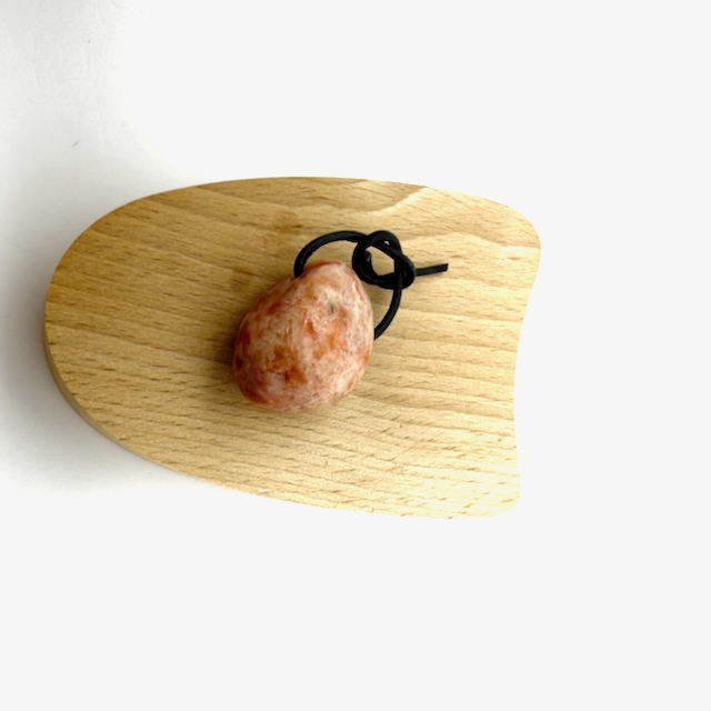 Sonnenstein Anhänger Trommelstein gebohrt