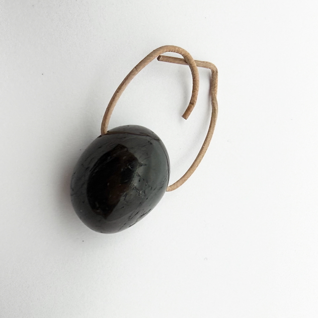 Schörl Turmalin schwarz Anhänger Trommelstein gebohrt