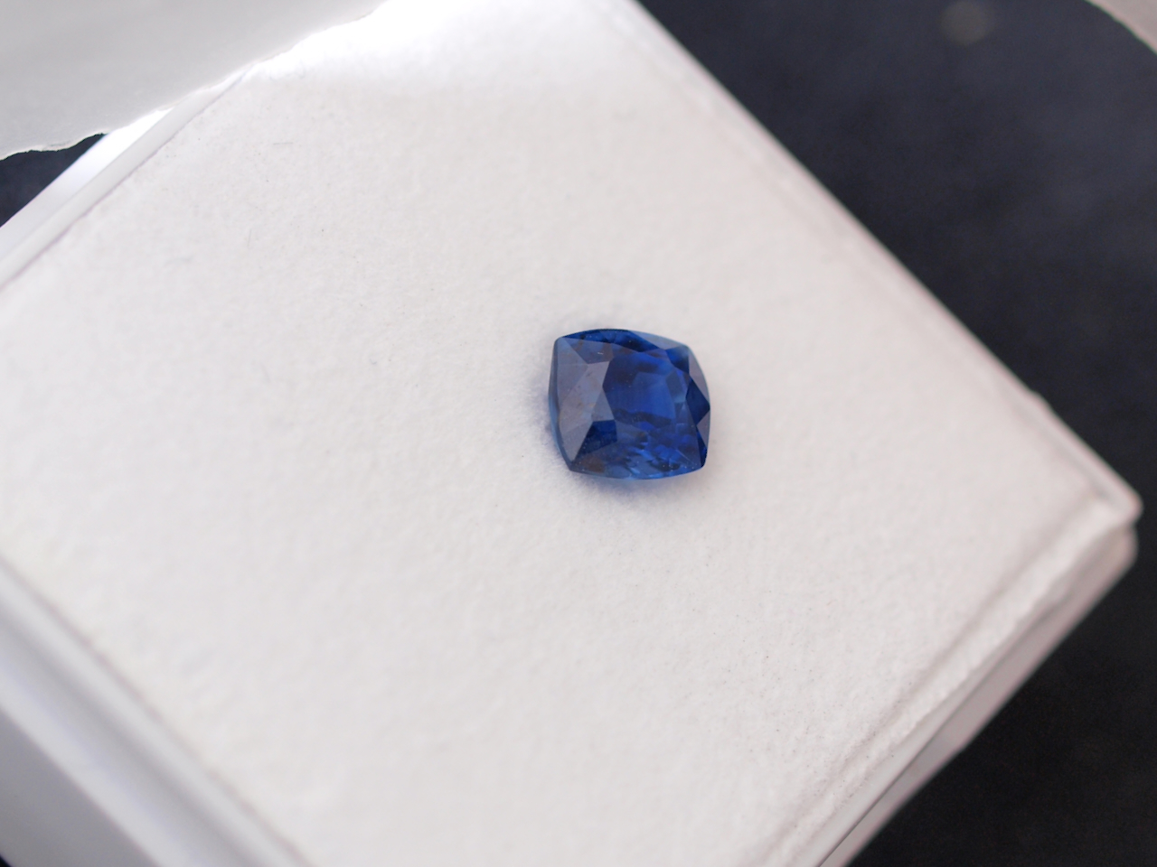 Safir facettiert cushion  1,28Karat