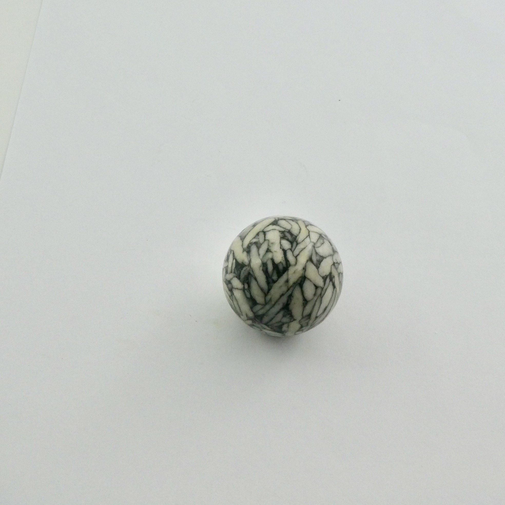 Pinolith ,  Magnesit-Dolomit-Graphit-  Edelstein-Kugel 
