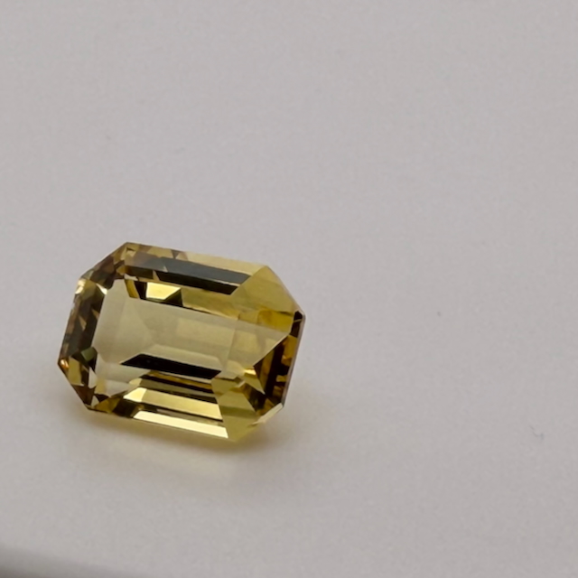 Goldberyll - Beryll gelb facettiert achteck