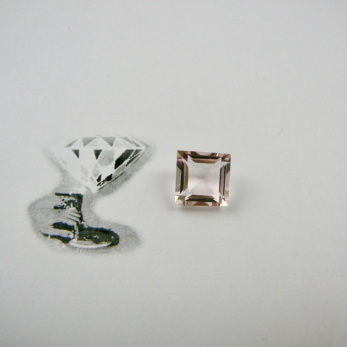 Fluorit rosa facettiert 4,90 Karat Carrée Fluorit rosa facettiert 4,90 Karat Carrée