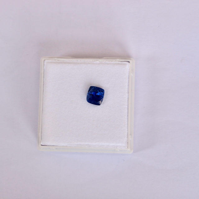 Safir blau  facettiert 1,98 Karat