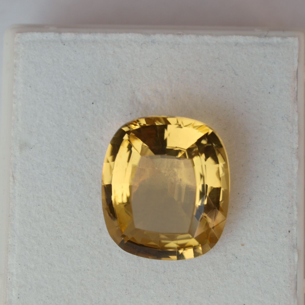 Citrin facettiert cushion cut 