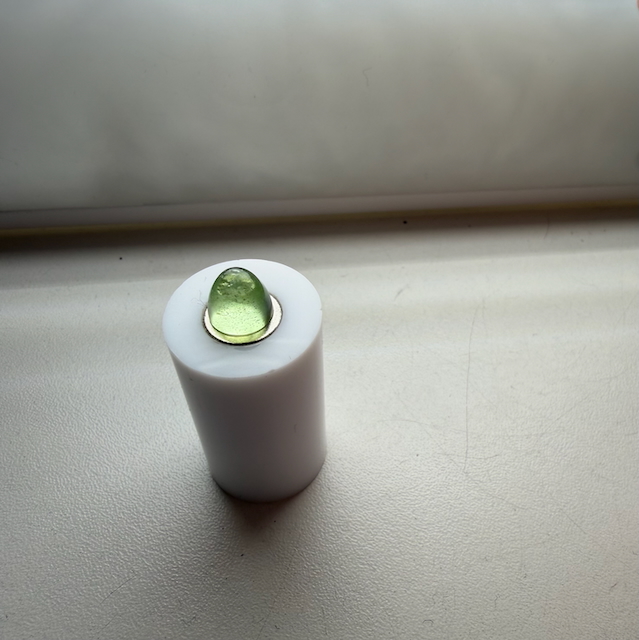 Peridot Cabochon rund Dome Cut