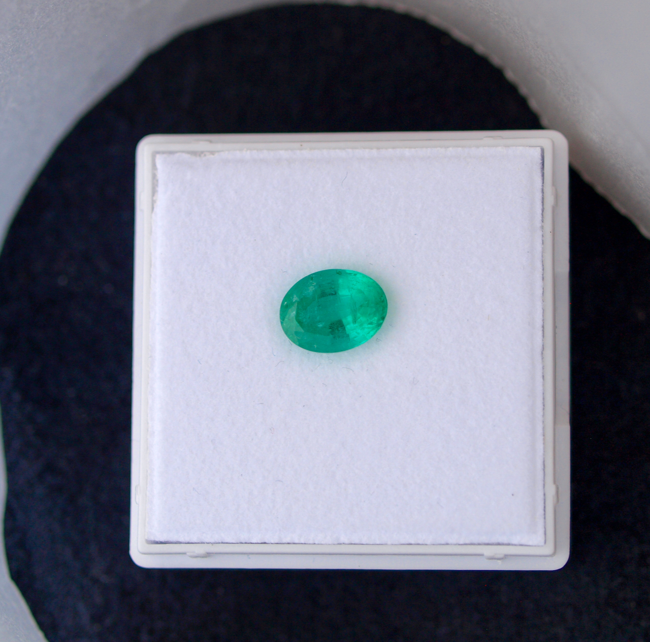 Smaragd facettiert oval 1,82 Karat