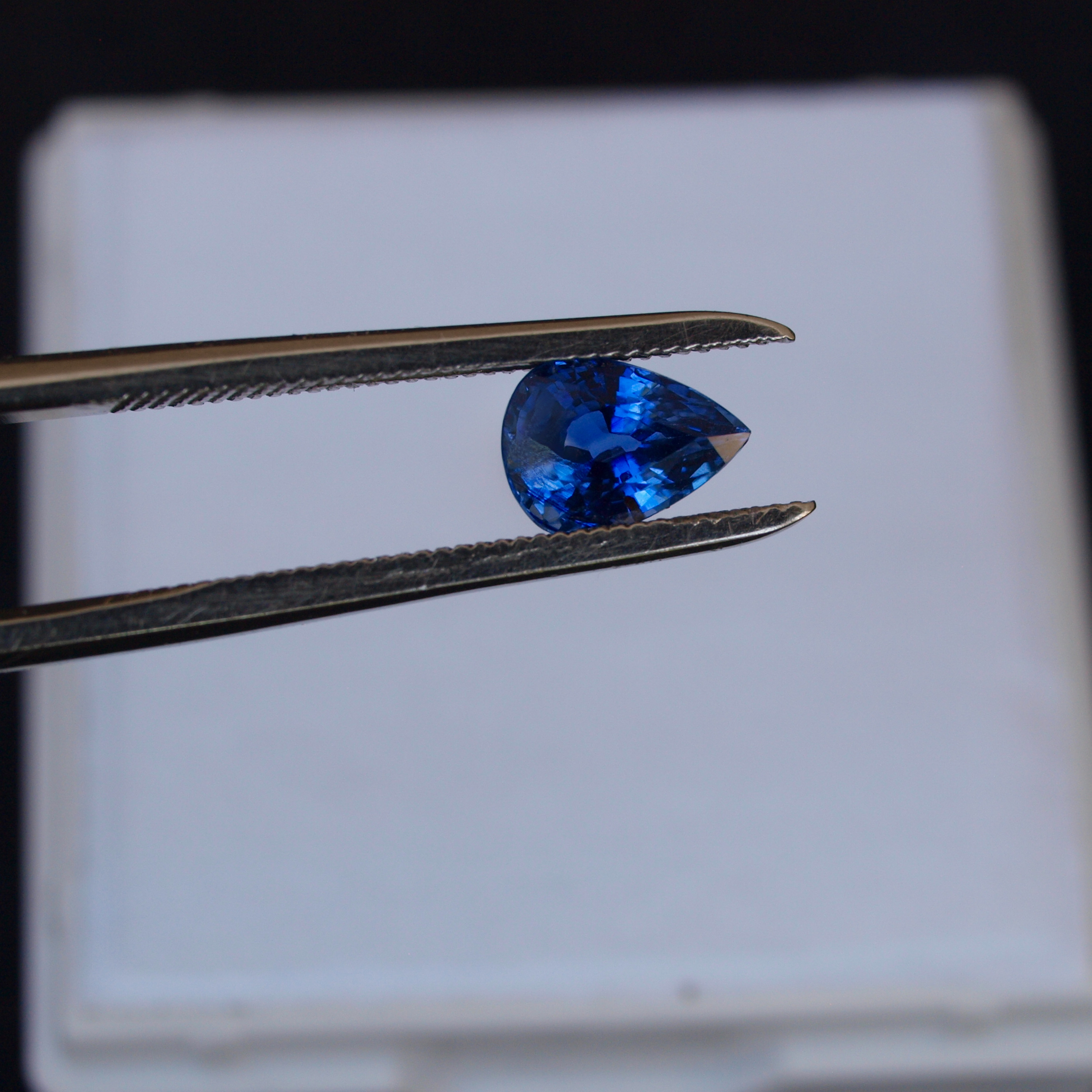 Safir blau facettiert Tropfenform