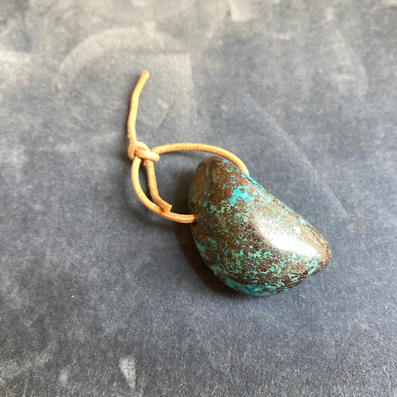 Chrysokoll Anhänger Trommelstein gebohrt