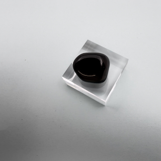 Apachentränen Obsidian Trommelstein Handschmeichler