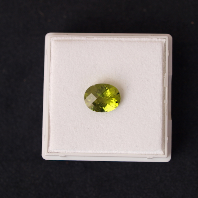 Peridot facettiert oval 10x8mm