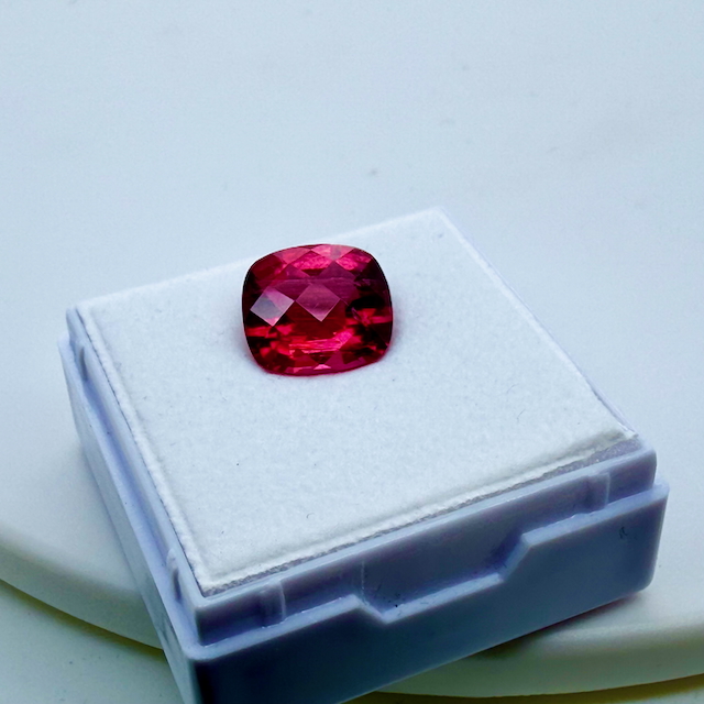 Turmalin - Rubelith facettiert  5 Karat