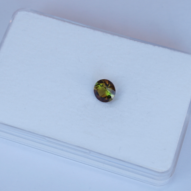 Andalusit facettiert 6mm rund