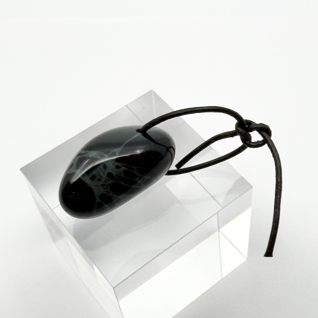 Spiderweb Obsidian Trommelstein gebohrt