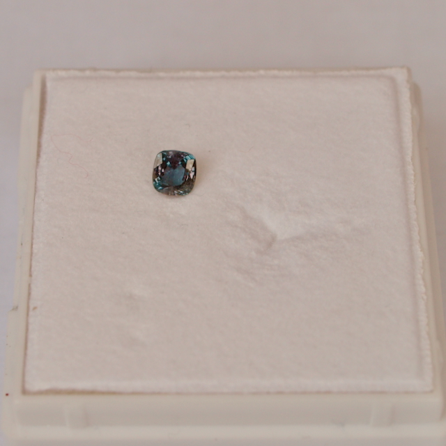 Alexandrit facettiert 4mm Indigo - violett