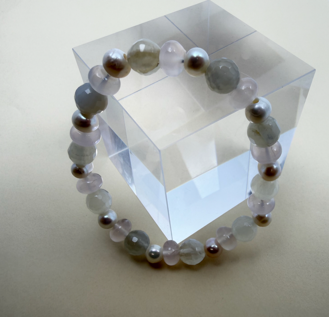 Mondstein - Chalcedon rosa - Perle Design Armband