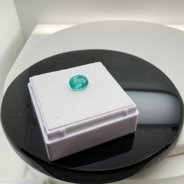 Paraiba Turmalin facettiert oval 8 x 6,2mm 1,25 Karat
