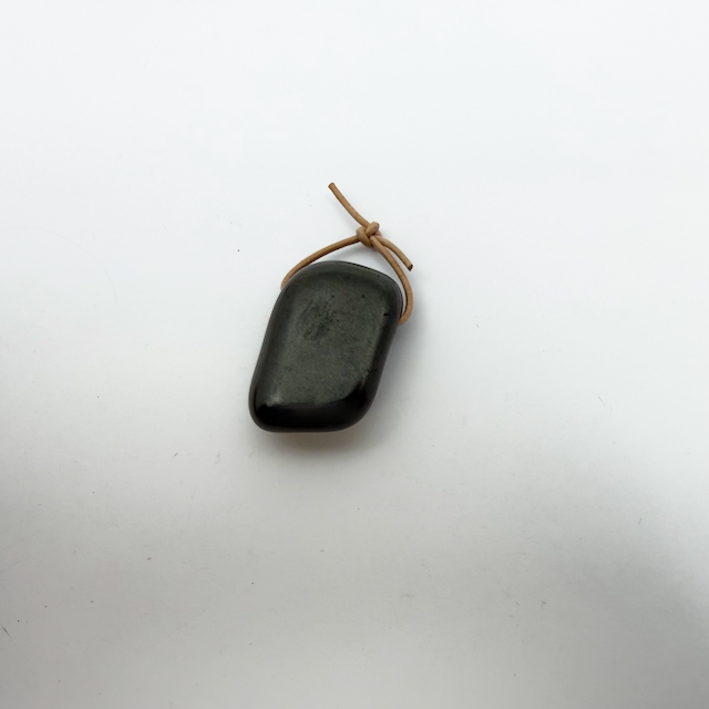 Schungit Trommelstein gebohrt Anhänger