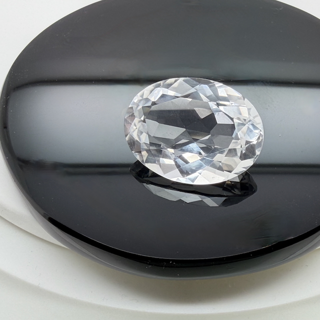 Bergkristall facettiert oval 47,9Karat
