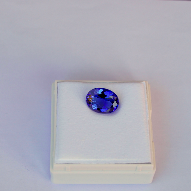 Tansanit facettiert oval 4,37 Karat